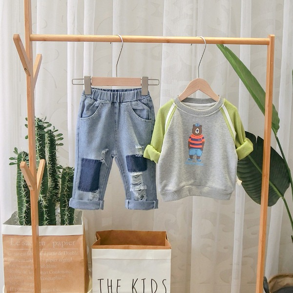 Új modell gyerekblúz O-nyakkal és rátéttel - két színben