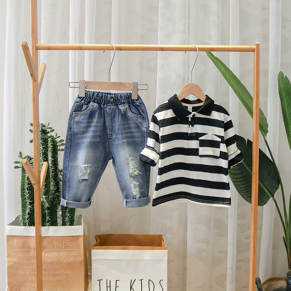 Jelenlegi gyerek csíkos blúz klasszikus gallérral és gombokkal - két színben