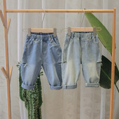 Gyermek farmernadrág új modellje szakadt motívumokkal fiúknak kék színben