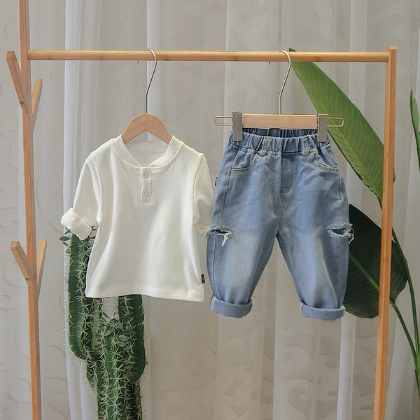 Gyermek farmernadrág új modellje szakadt motívumokkal fiúknak kék színben