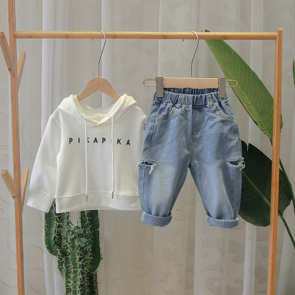 Gyermek farmernadrág új modellje szakadt motívumokkal fiúknak kék színben