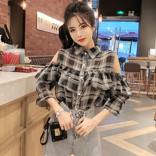 Cămașă de damă în carouri cu umerii goi - în negru și roz