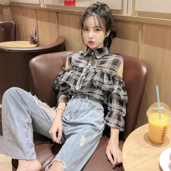 Cămașă de damă în carouri cu umerii goi - în negru și roz