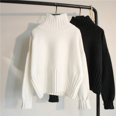 Зимен дамски пуловер с висока яка в черен и бял цвят