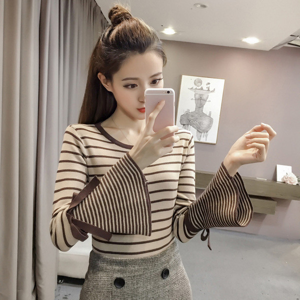 Bluza de dama actuala in mai multe culori cu maneci lotus