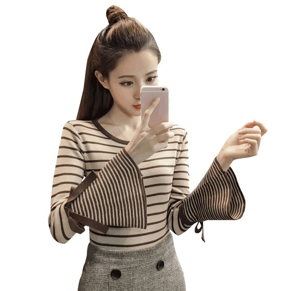 Bluza de dama actuala in mai multe culori cu maneci lotus