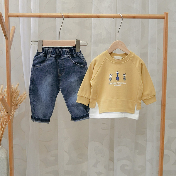 Bluza pentru copii pentru baieti cu decolteu O si aplicatie