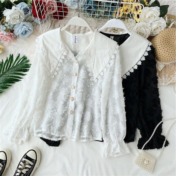 Aktuális női ing fehér és fekete színben, csipkével