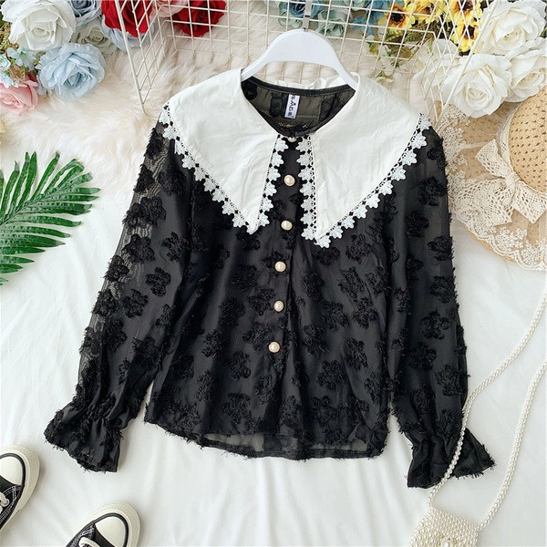 Aktuális női ing fehér és fekete színben, csipkével