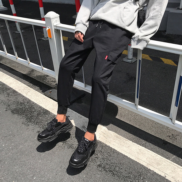 Pantaloni casual barbatesti cu buzunare negre