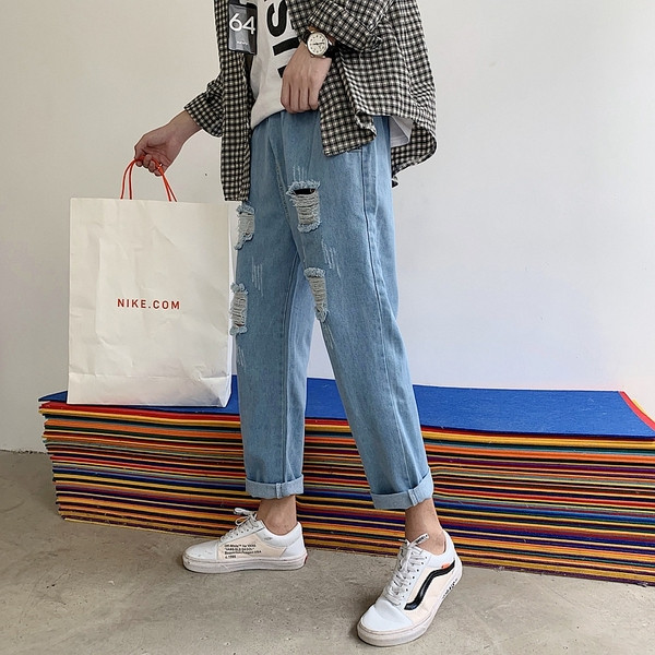 Blugi casual barbatesti cu motive rupte de culoare deschisa