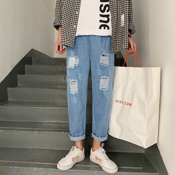 Blugi casual barbatesti cu motive rupte de culoare deschisa