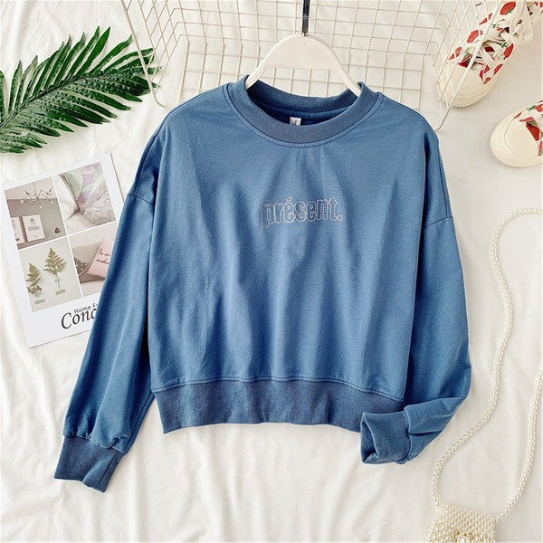 Bluză casual de damă cu mâneci lungi și inscripție - în trei culori