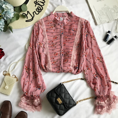 Cămașă de damă actuală cu motive florale și nasturi - în două culori