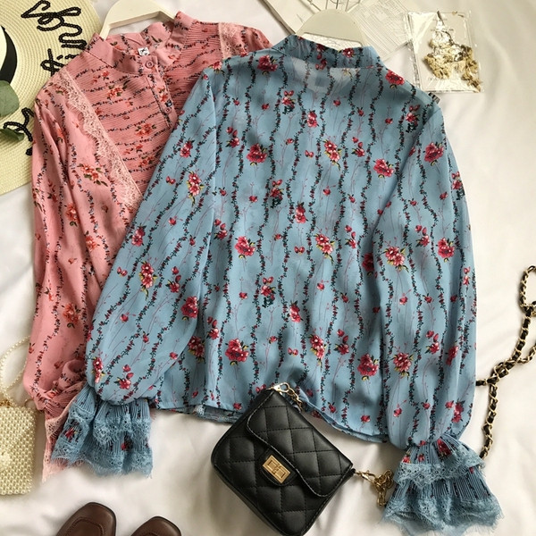 Cămașă de damă actuală cu motive florale și nasturi - în două culori