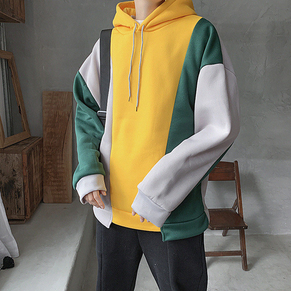 Színes férfi pulóver széles modell kapucnival két színben