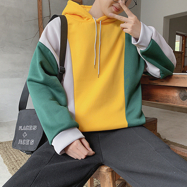 Színes férfi pulóver széles modell kapucnival két színben