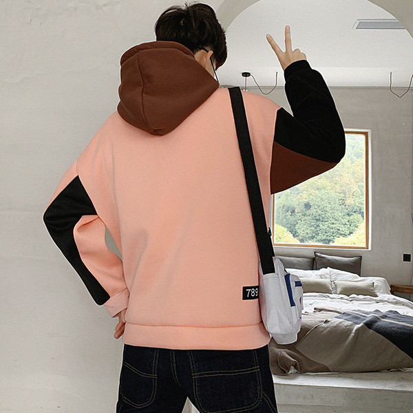 Színes férfi pulóver széles modell kapucnival két színben