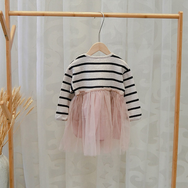 Új modell csíkos tüll gyerekruha lányoknak