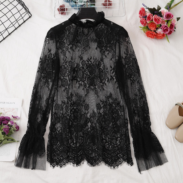 Bluză de damă elegantă din dantelă - în alb-negru