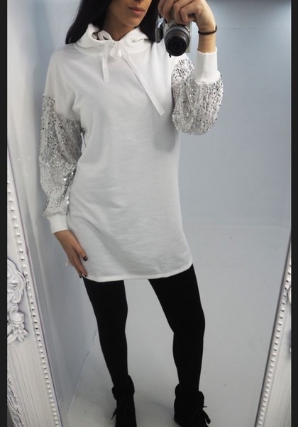 Modern női hosszú pulóver, fehér flitterekkel