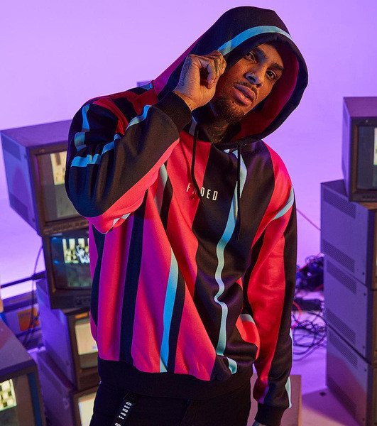 Új modell férfi pulóver felirattal és kapucnival több színben