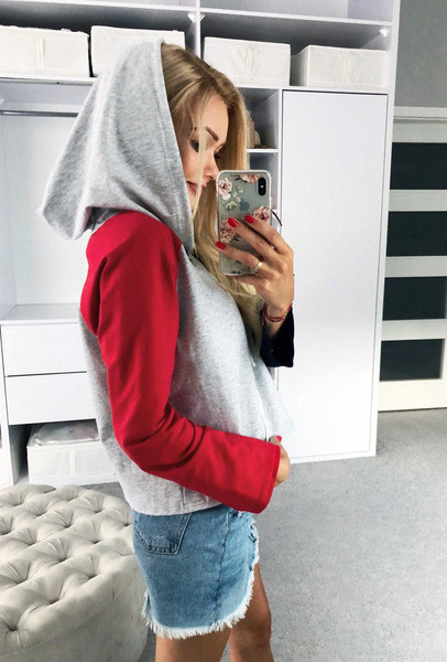 Nappali női pulóver hosszú ujjal és kapucnival