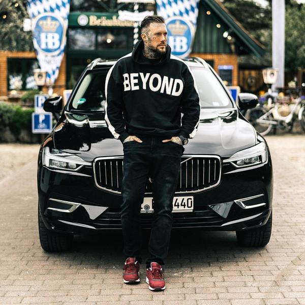 Napi férfi pulóver kapucnival és felirattal három színben