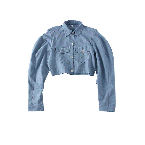 Ένα μοντέρνο μοντέρνο γυναικέιο  μπουφάν  κοντό με κουμπιά σε δύο χρώματα