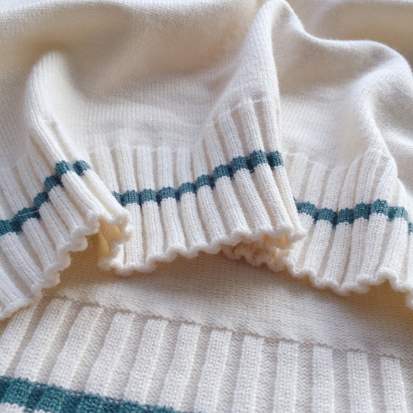 Női téli alkalmi pulóver magas gallérral, két színben