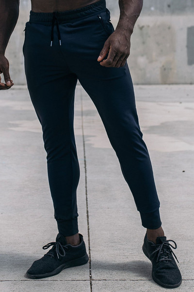 Férfi sportnadrág gumírozott derékkal és zsebekkel több színben