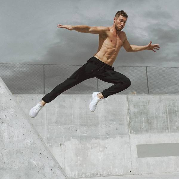 Férfi sportnadrág gumírozott derékkal és zsebekkel több színben