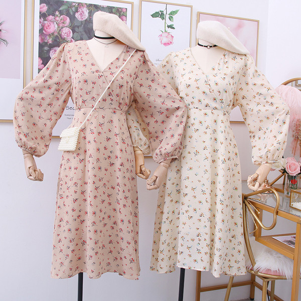 Új modell női ruha széles ujjal, virágos motívumokkal - többféle színben