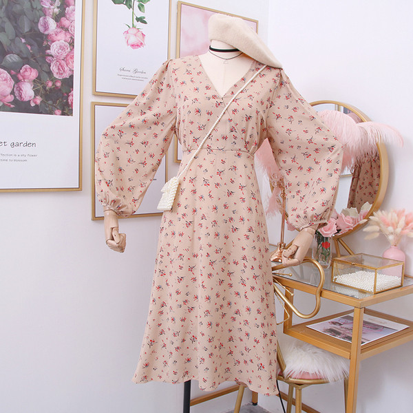 Új modell női ruha széles ujjal, virágos motívumokkal - többféle színben