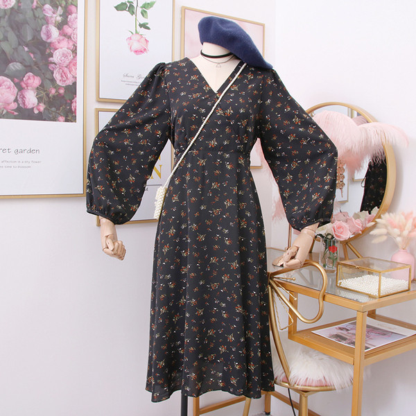 Új modell női ruha széles ujjal, virágos motívumokkal - többféle színben