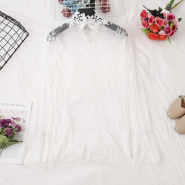 Aktuális női csipkeblúz - fehér és fekete színben