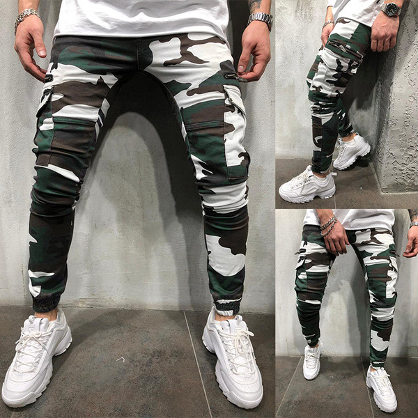 Pantaloni sport pentru bărbați cu model de camuflaj și buzunare laterale