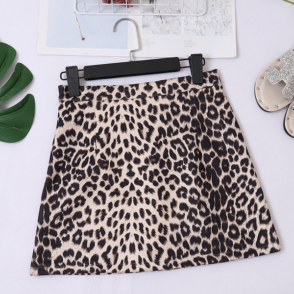 Fusta de dama eleganta cu talie inalta si model leopard