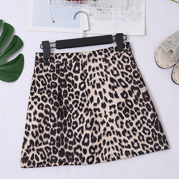 Fusta de dama eleganta cu talie inalta si model leopard