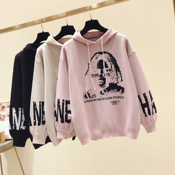 Kapucnival és rátéttel ellátott női pulóver három színben