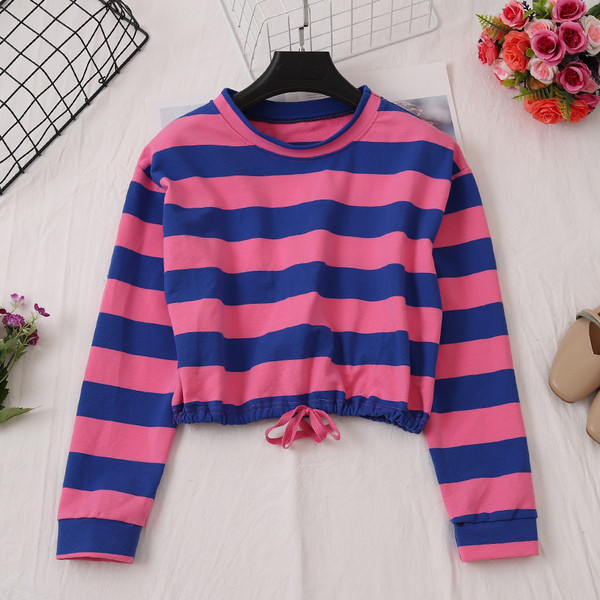 Bluză de damă cu dungi în cinci culori, cu mâneci lungi și cravate