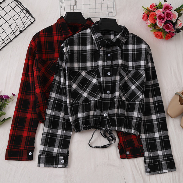 Cămașă de damă în carouri în trei culori cu buzunare și cravate