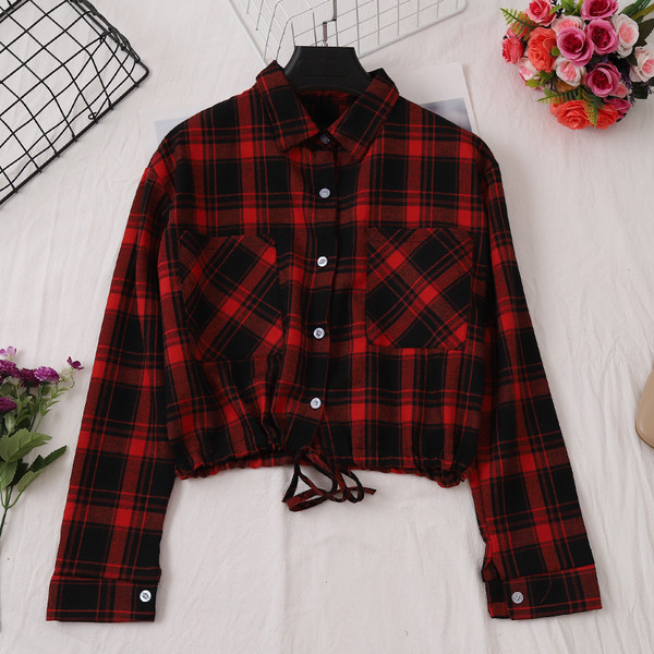 Cămașă de damă în carouri în trei culori cu buzunare și cravate