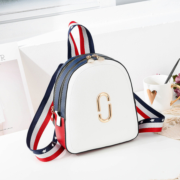 Rucsac modern de dama cu element metalic in trei culori