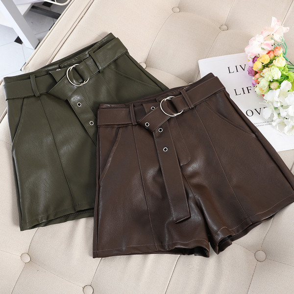 Női rövidnadrág négy színben - övvel és zsebekkel