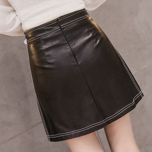 Lezser női rövid szoknya magas derékkal, fekete színben