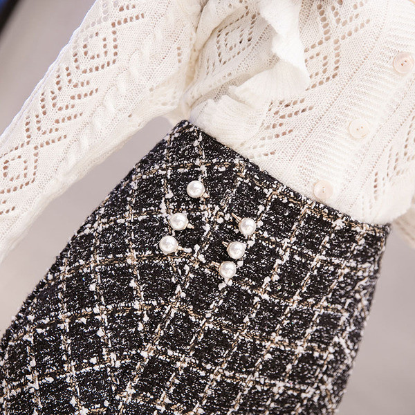 Fusta dama in carouri actuala cu nasturi