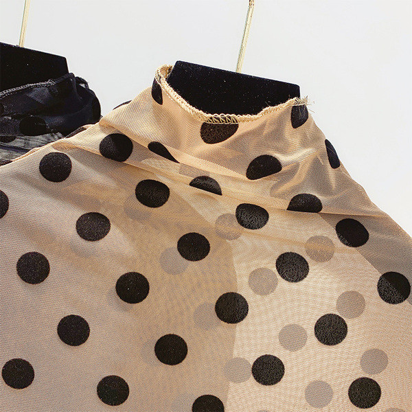 Νέα μοντέρνα γυναικεία μπλούζα  πουά σε μαύρο και καφέ χρώμα