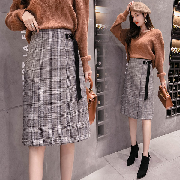 Aktuális női kockás szoknya két színben - egyenes modell