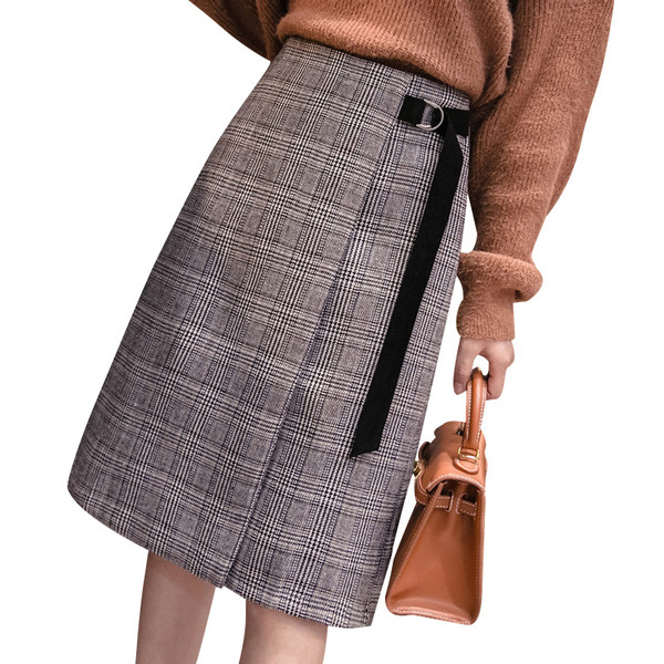 Aktuális női kockás szoknya két színben - egyenes modell